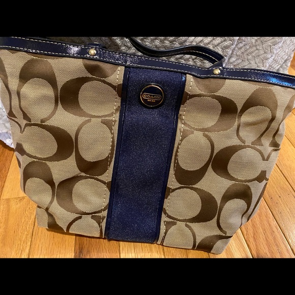 Coach shoulder bag and matching wallet - Picture 1 of 9
